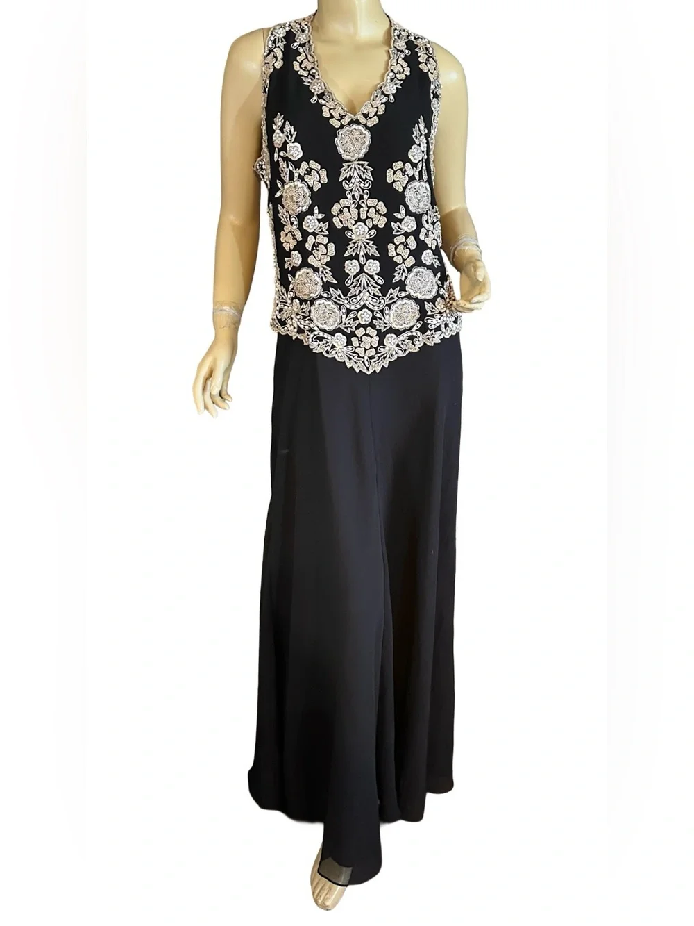 JKARA BLACK & CREAM BEADED BODICE W/BLACK CHIFFON SKIRT EVENING DRESS  (10)